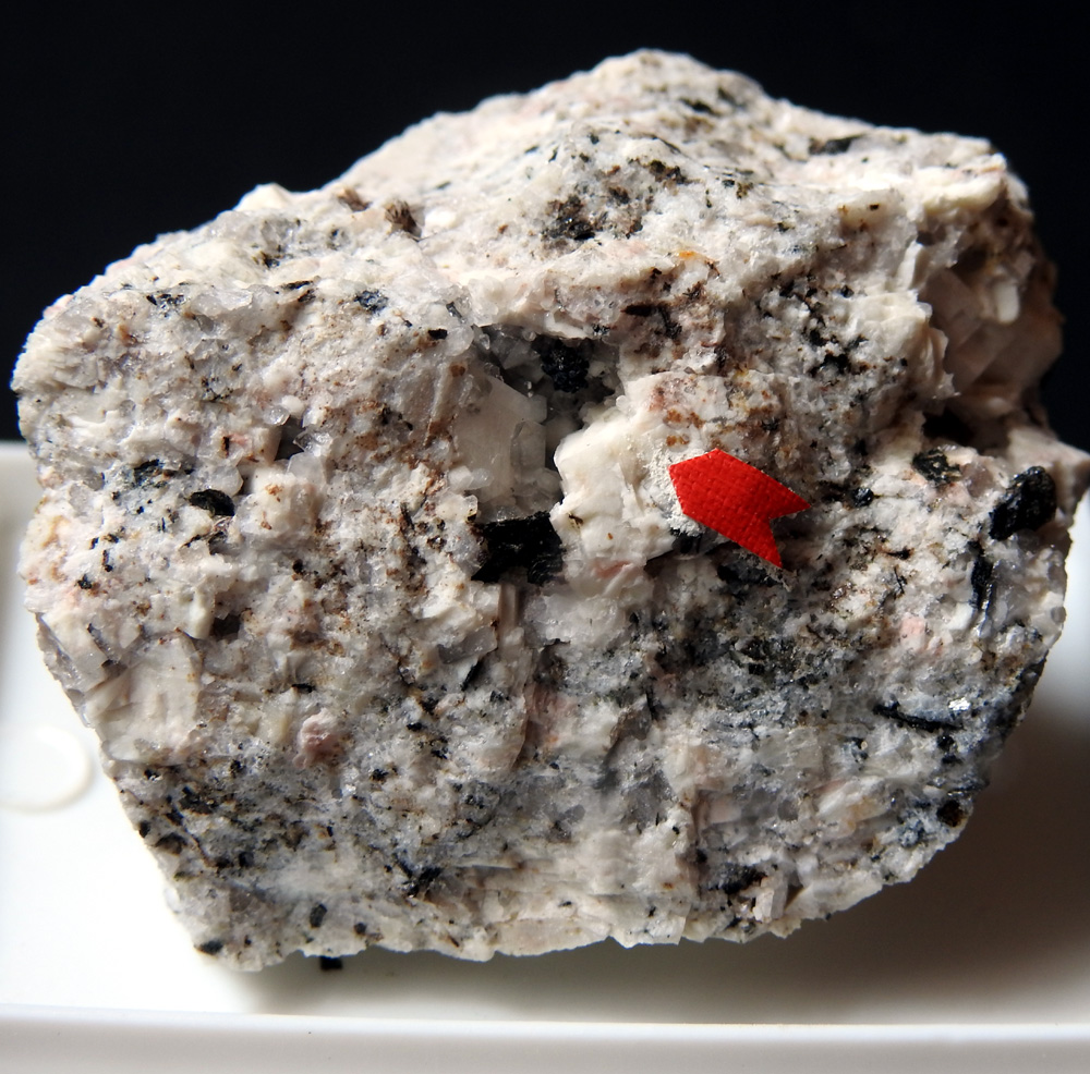 Allanite-(Ce) & Stilbite