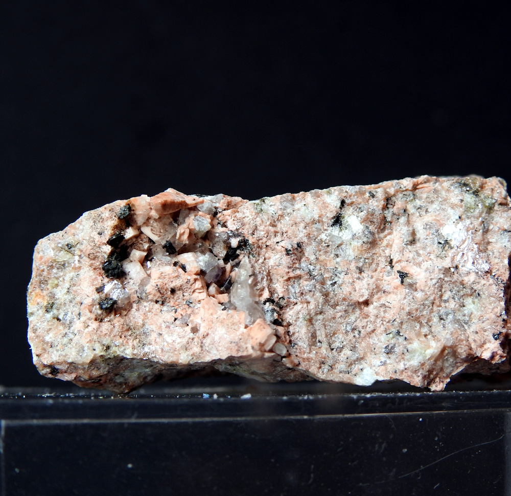 Hingganite-(Y) & Fluorite