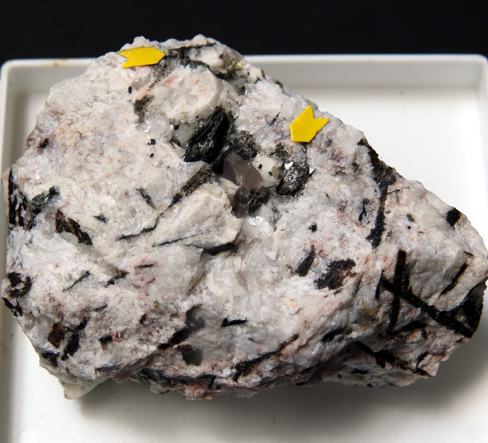 Hingganite-(Y) Thortveitite & Fluorite