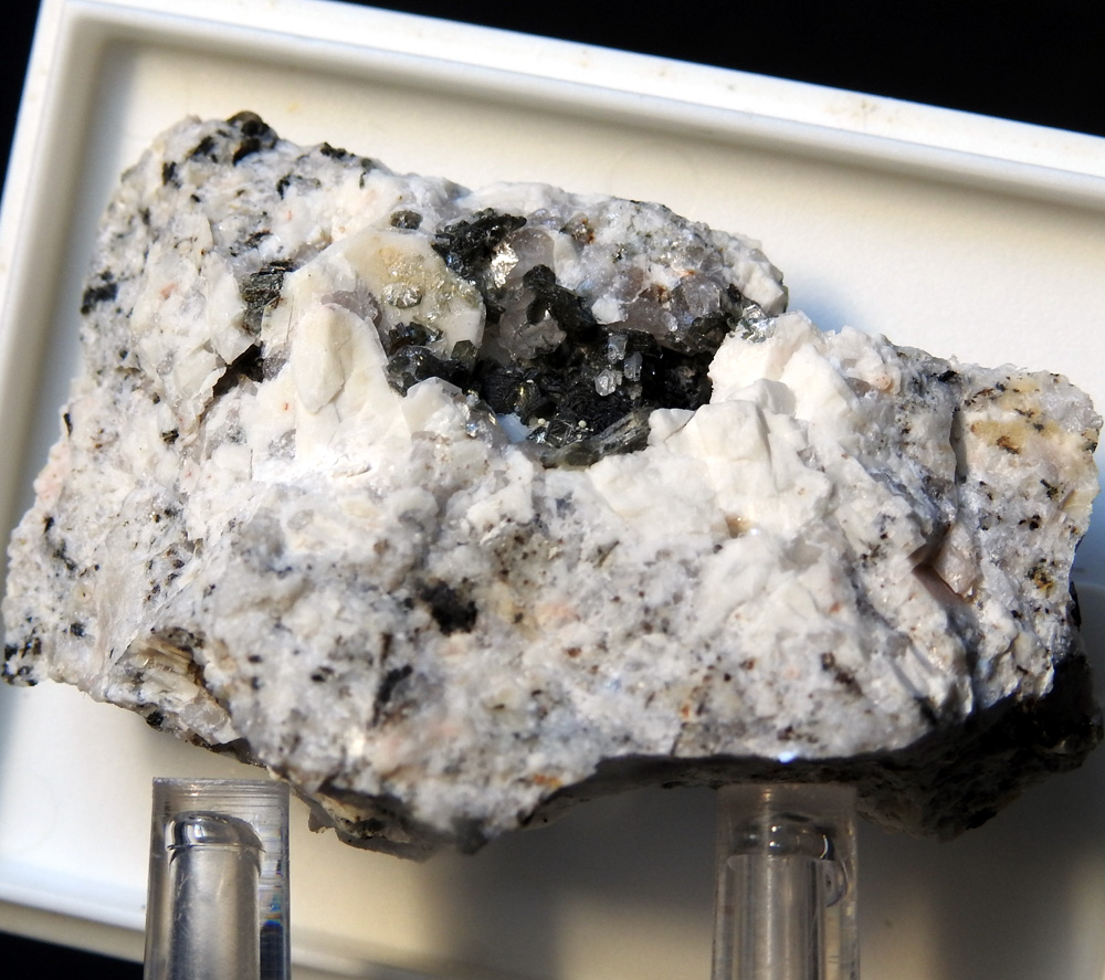 Kamphaugite-(Y) & Muscovite