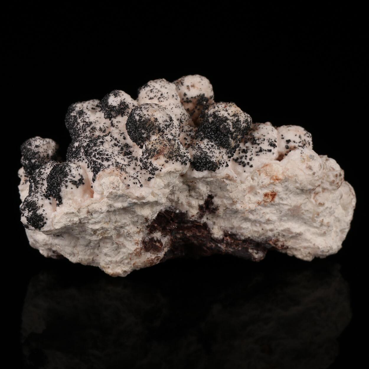 Groutite On Manganoan Calcite