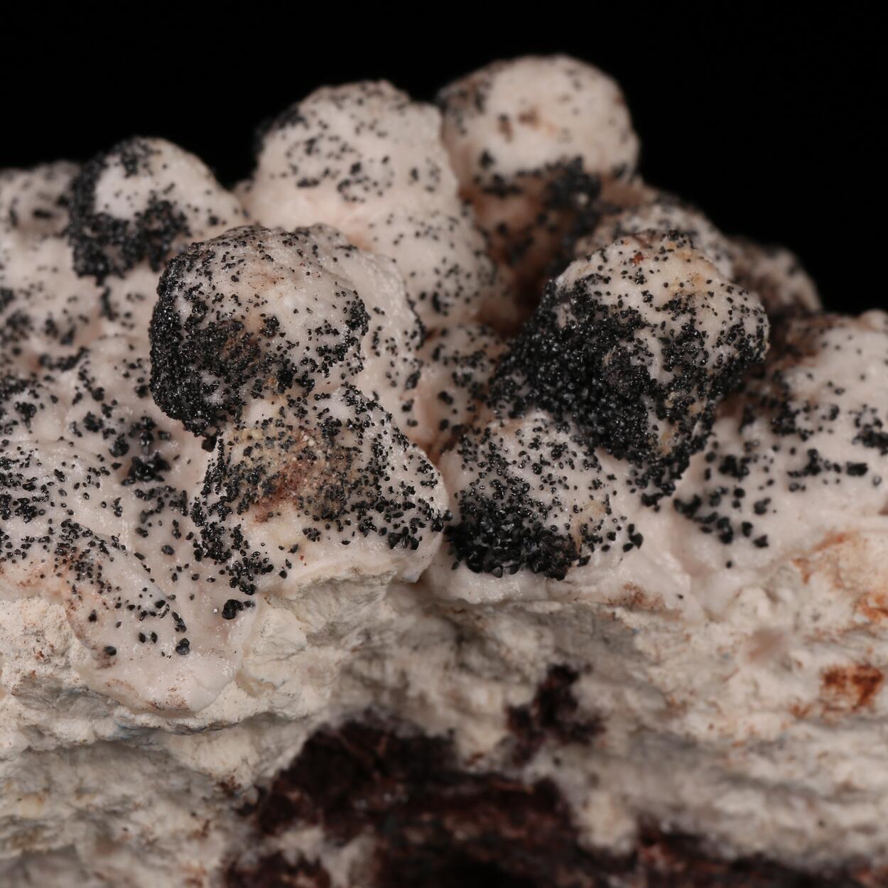 Groutite On Manganoan Calcite