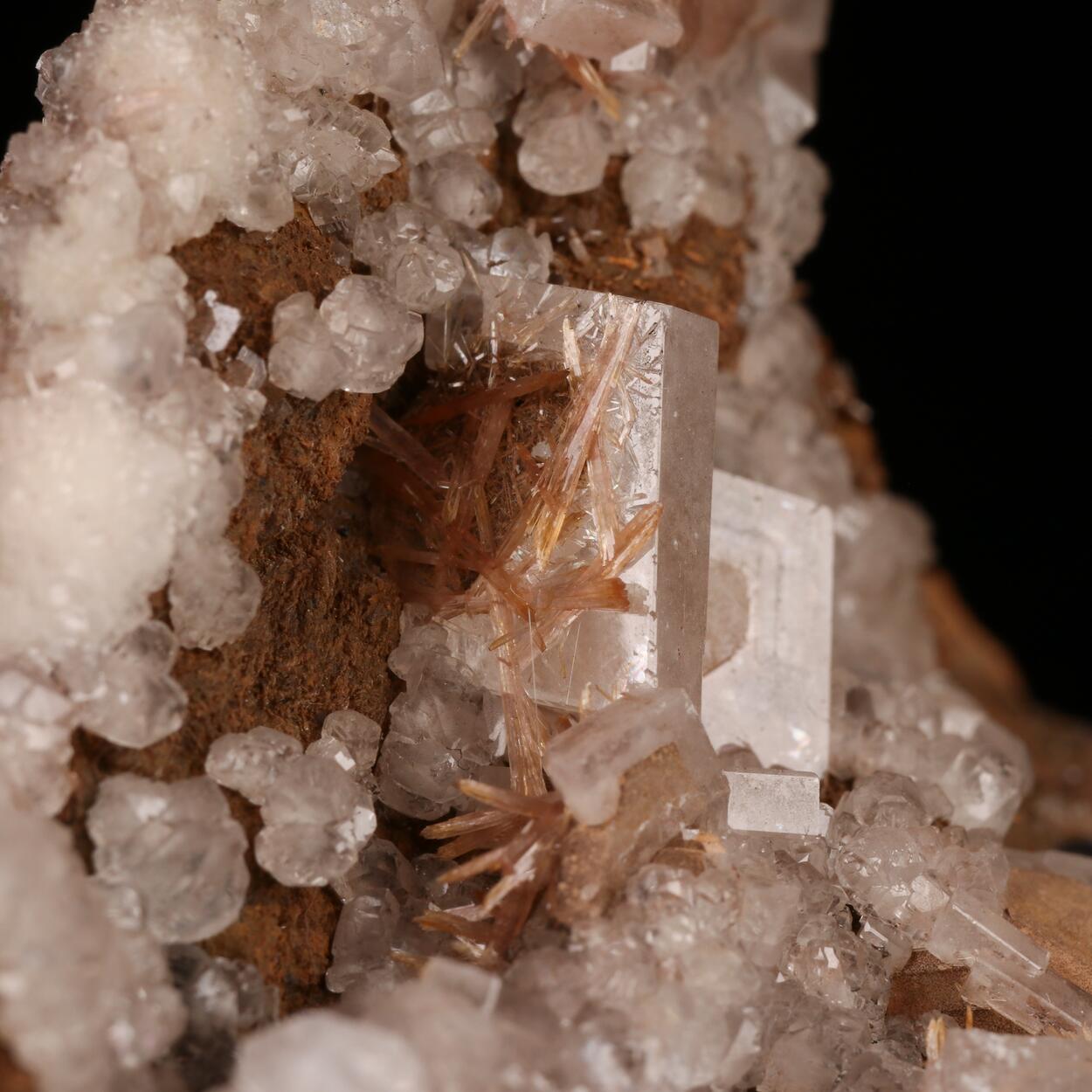 Inesite On Calcite With Baryte