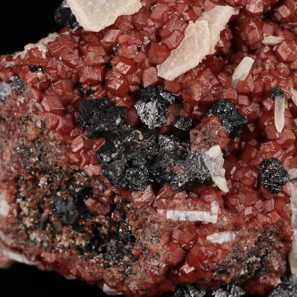 Baryte On Andradite With Hausmannite