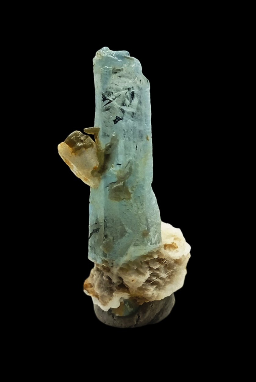 Aquamarine With Quartz