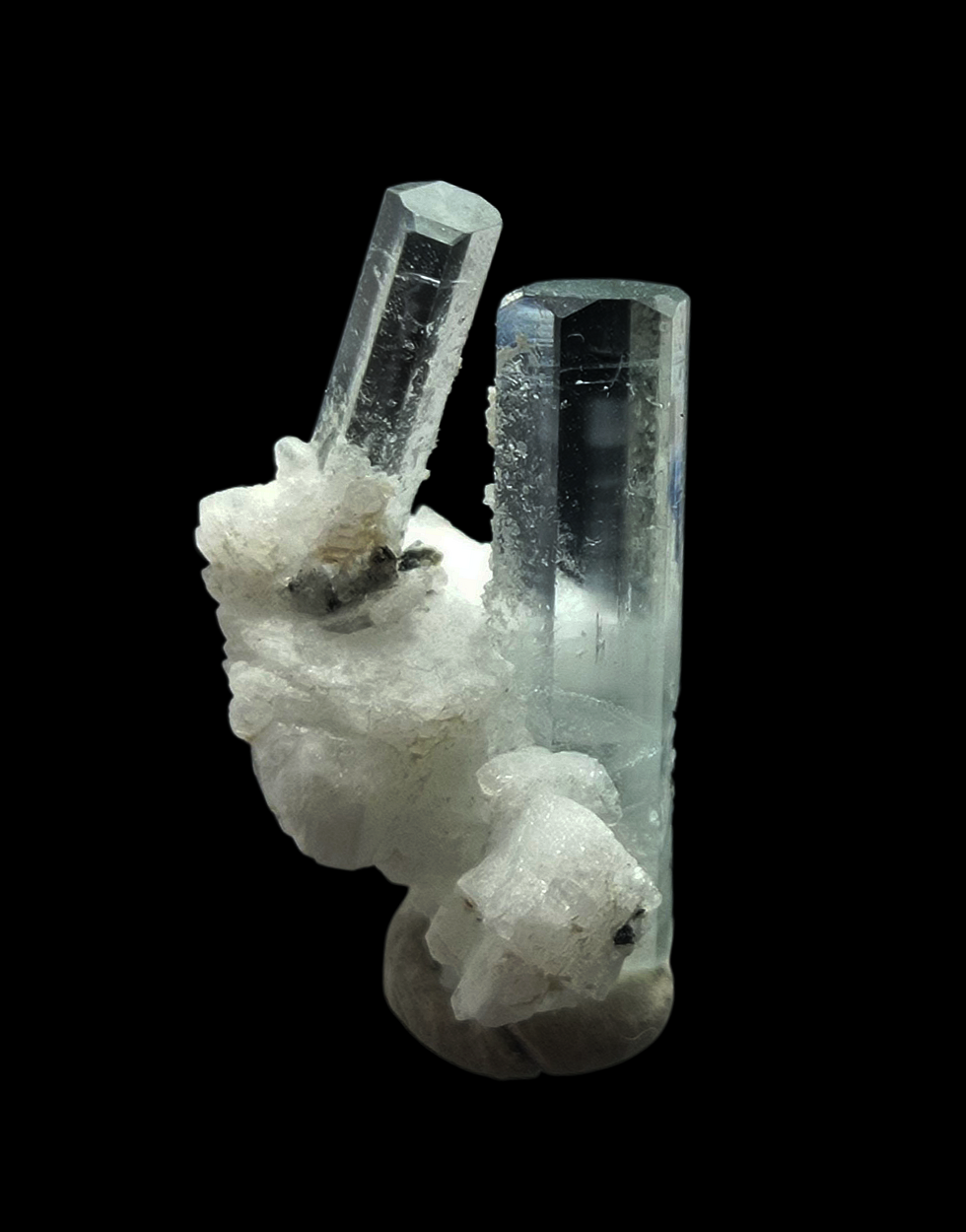 Aquamarine With Cleavelandite