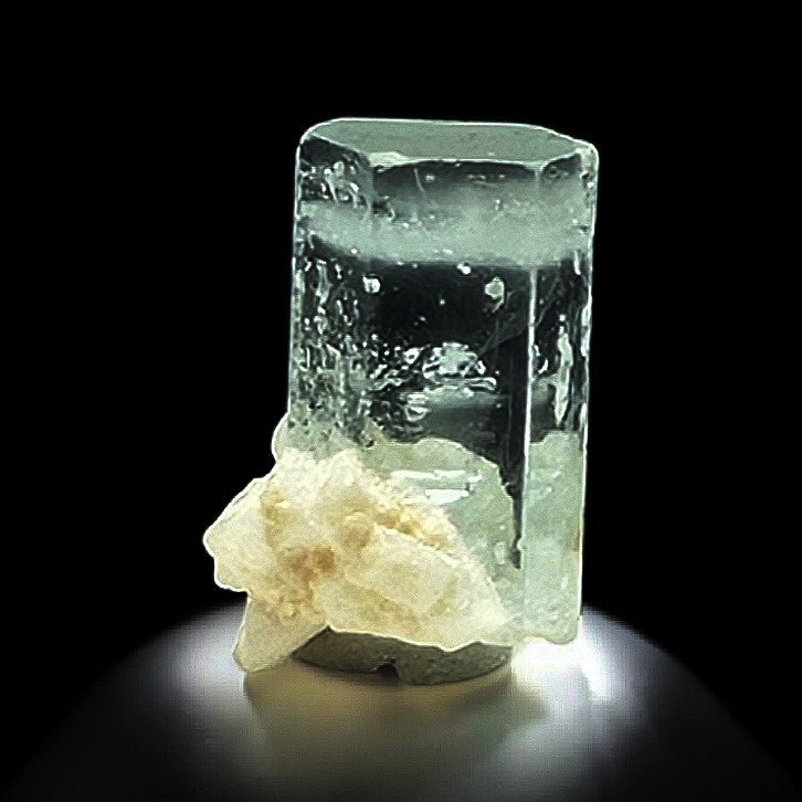 Aquamarine With Cleavelandite
