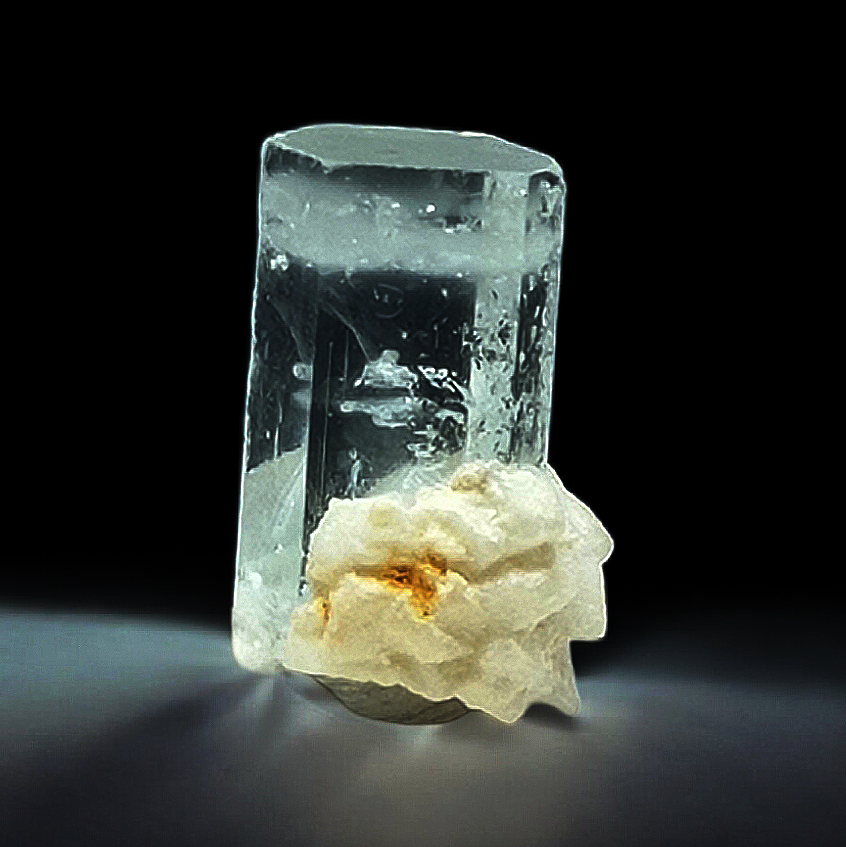 Aquamarine With Cleavelandite
