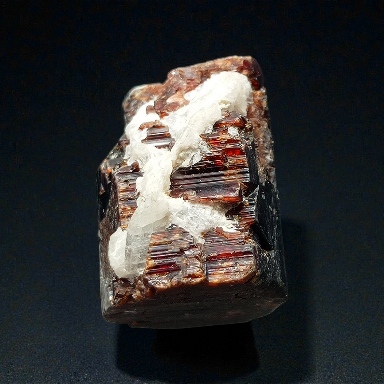 Tantalite-(Mn)