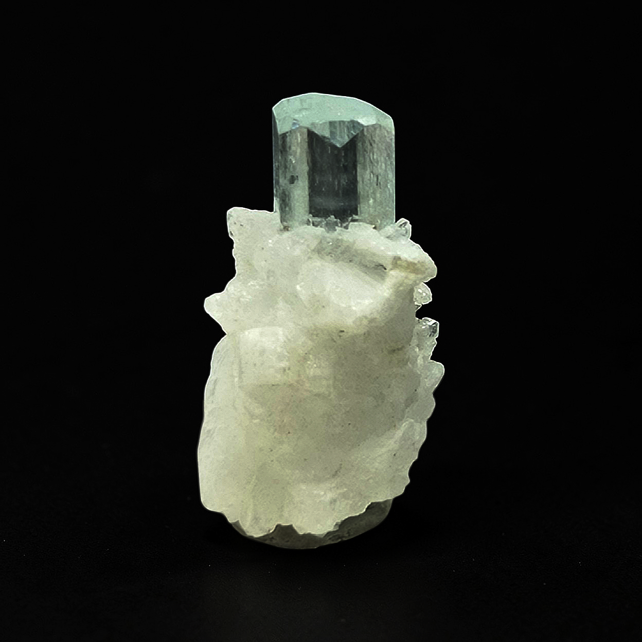 Aquamarine With Cleavelandite