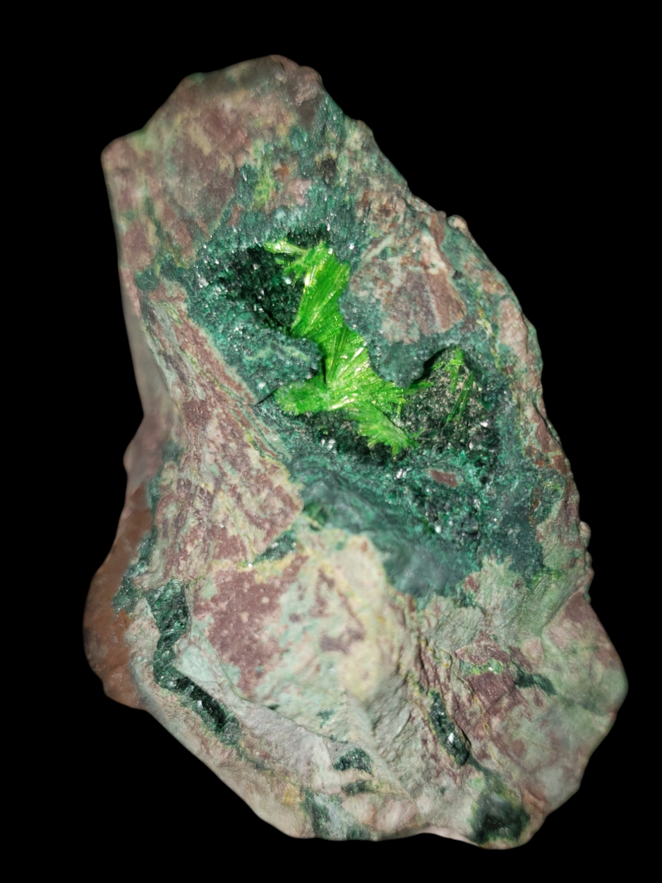 Cuprosklodowskite With Malachite