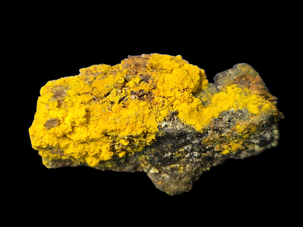 Natrozippeite On Uraninite