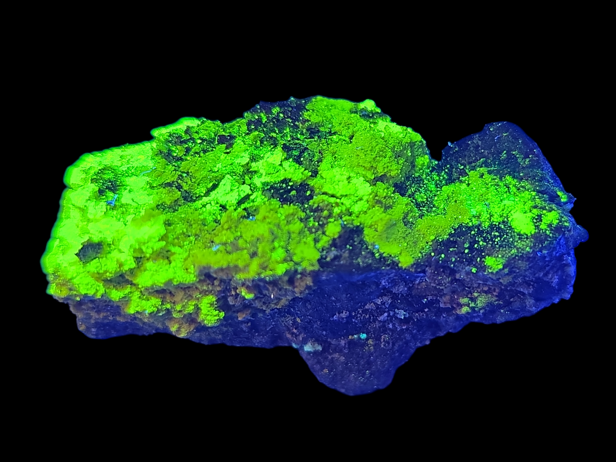 Natrozippeite On Uraninite