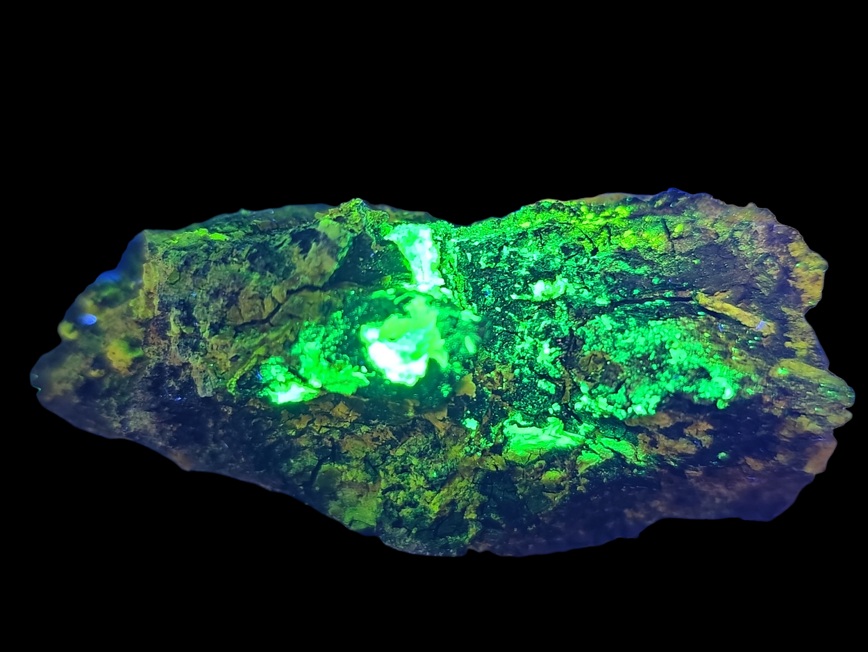 Uranopilite On Uraninite Psm Wood