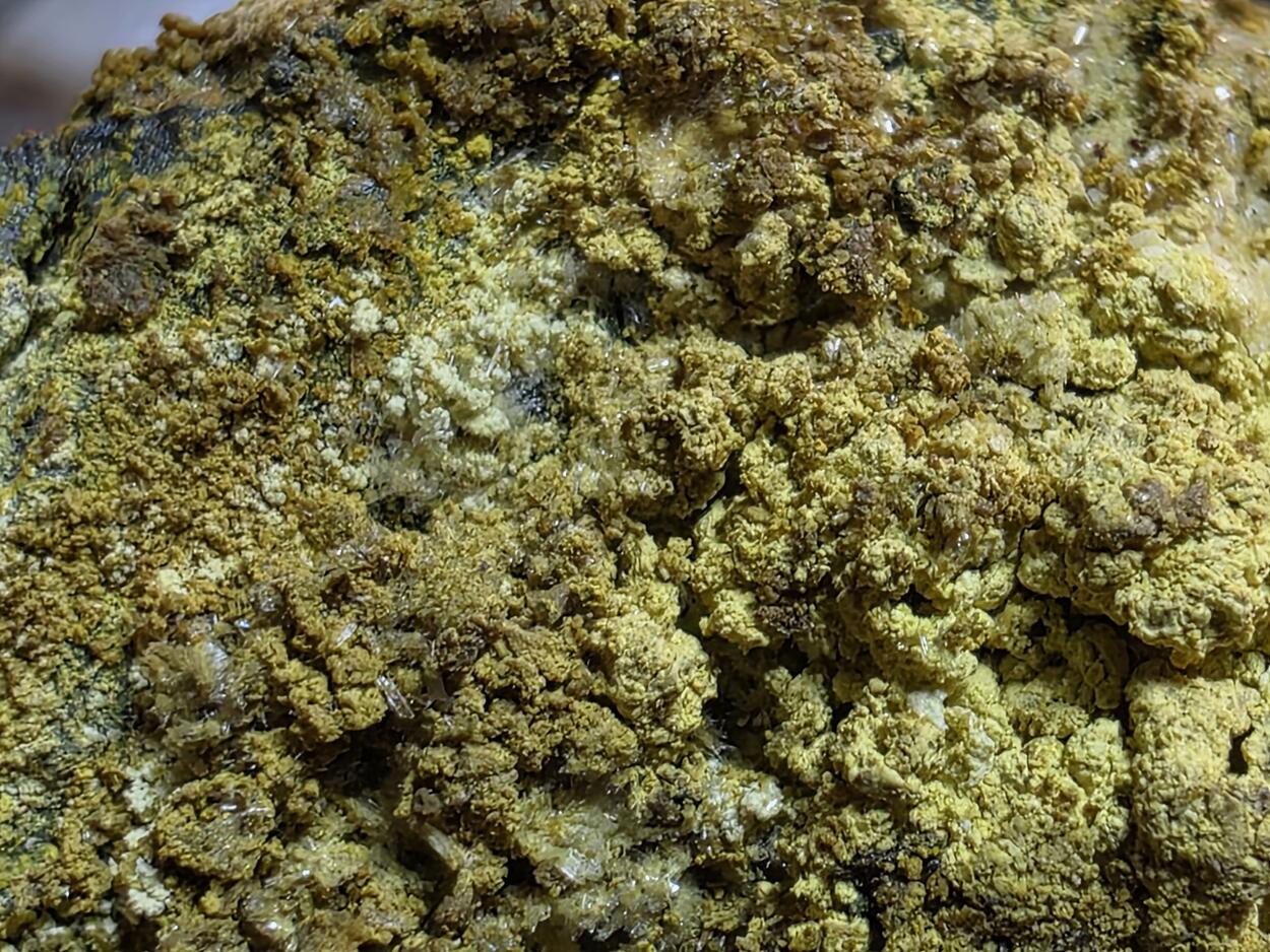 Schoepite & Rutherfordine On Uraninite