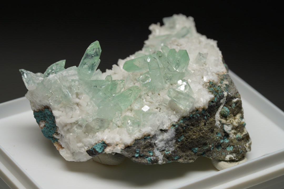 Fluorapophyllite-(K)