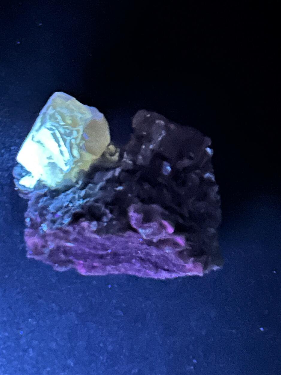 Scheelite & Muscovite