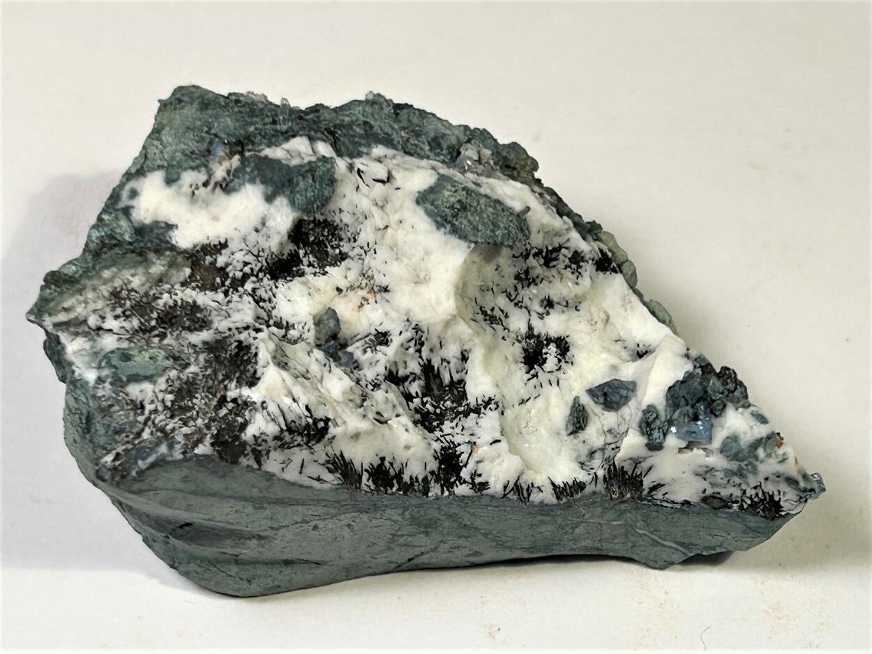 Benitoite & Neptunite