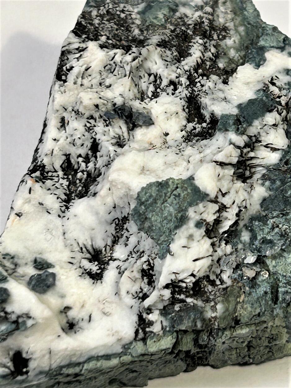 Benitoite & Neptunite