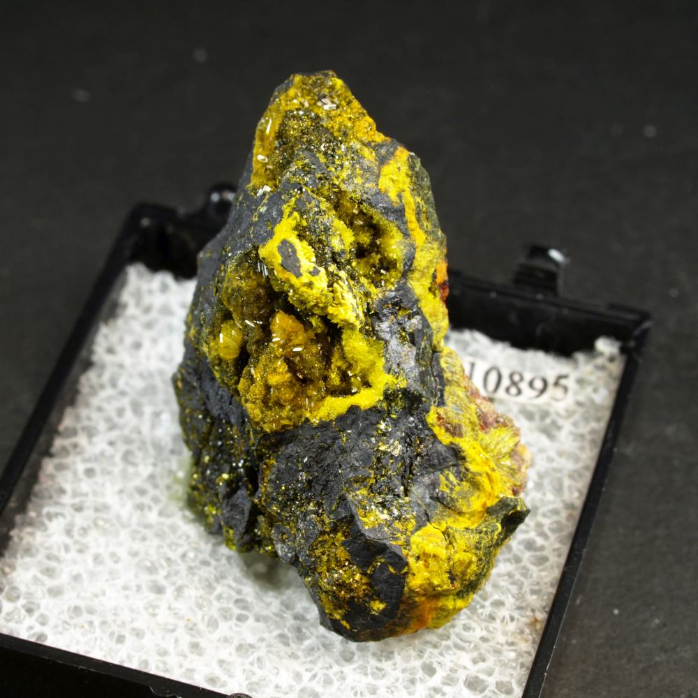 Becquerelite & Schoepite