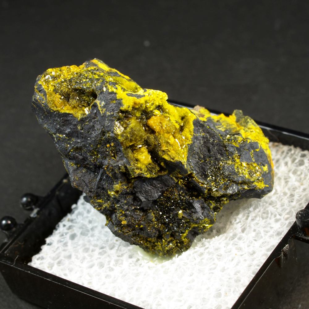 Becquerelite & Schoepite