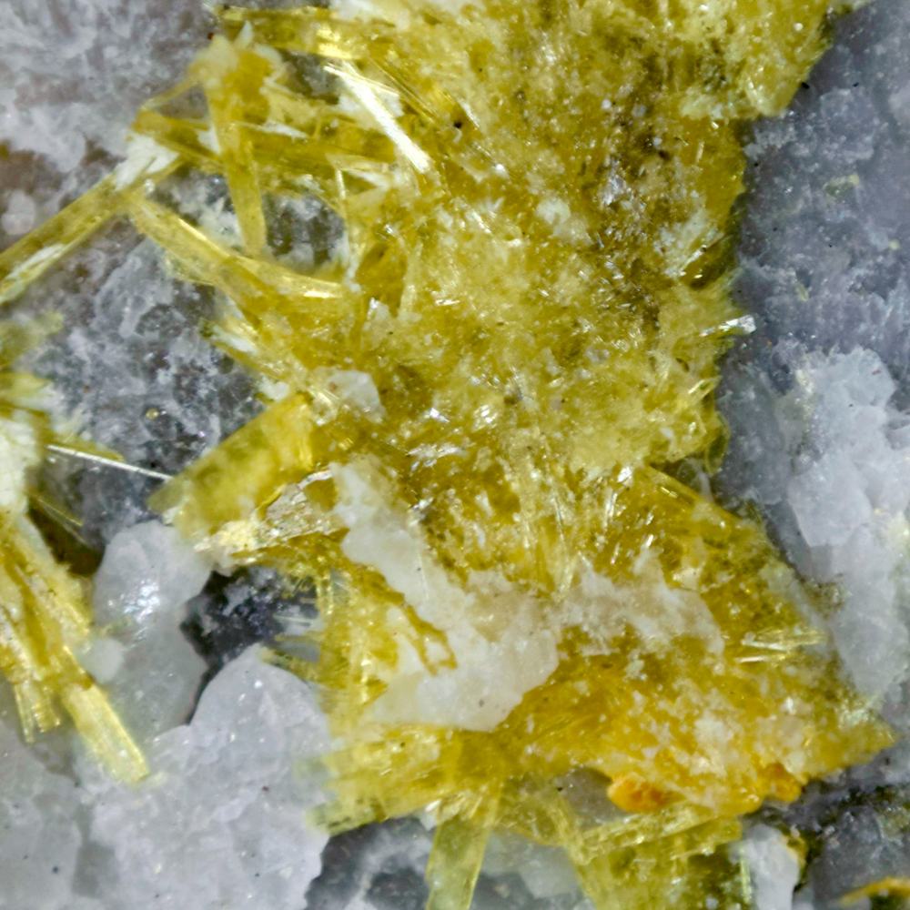 Uranosphaerite & Uranophane