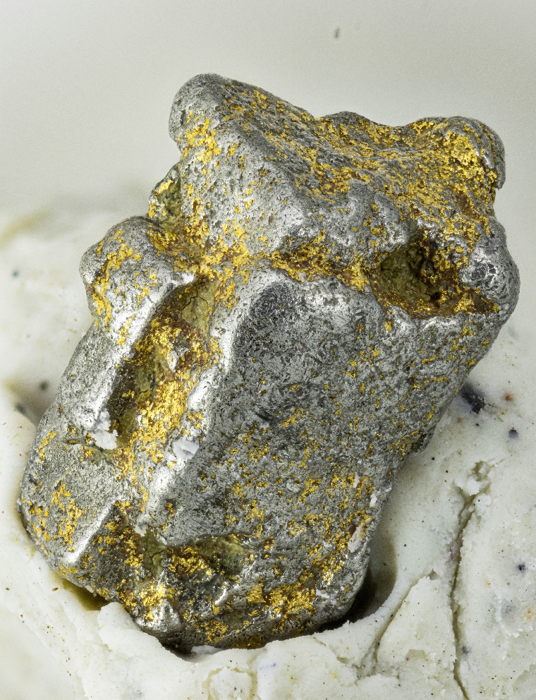 Isoferroplatinum & Gold
