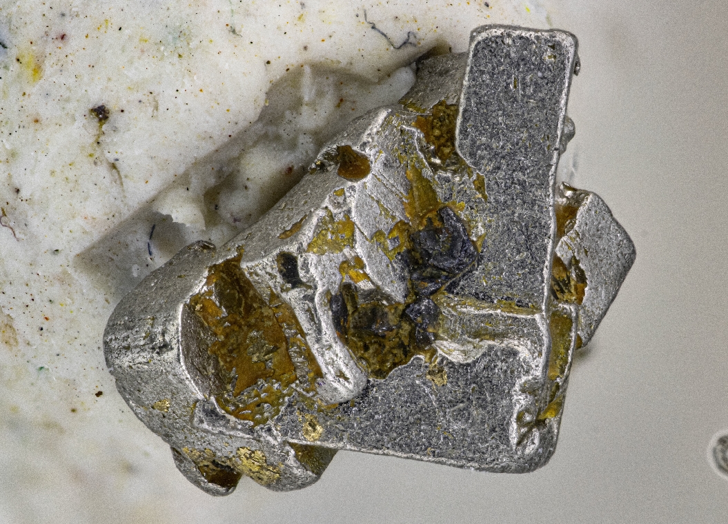 Isoferroplatinum & Gold