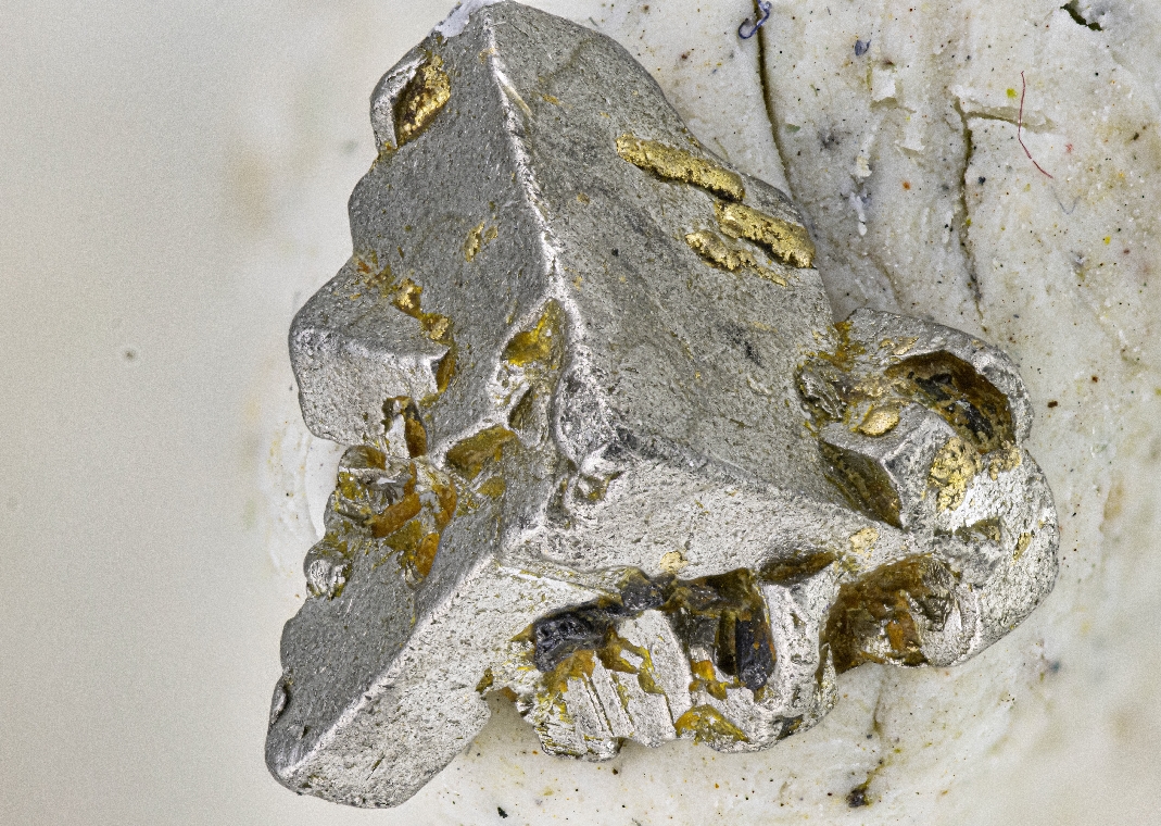 Isoferroplatinum & Gold