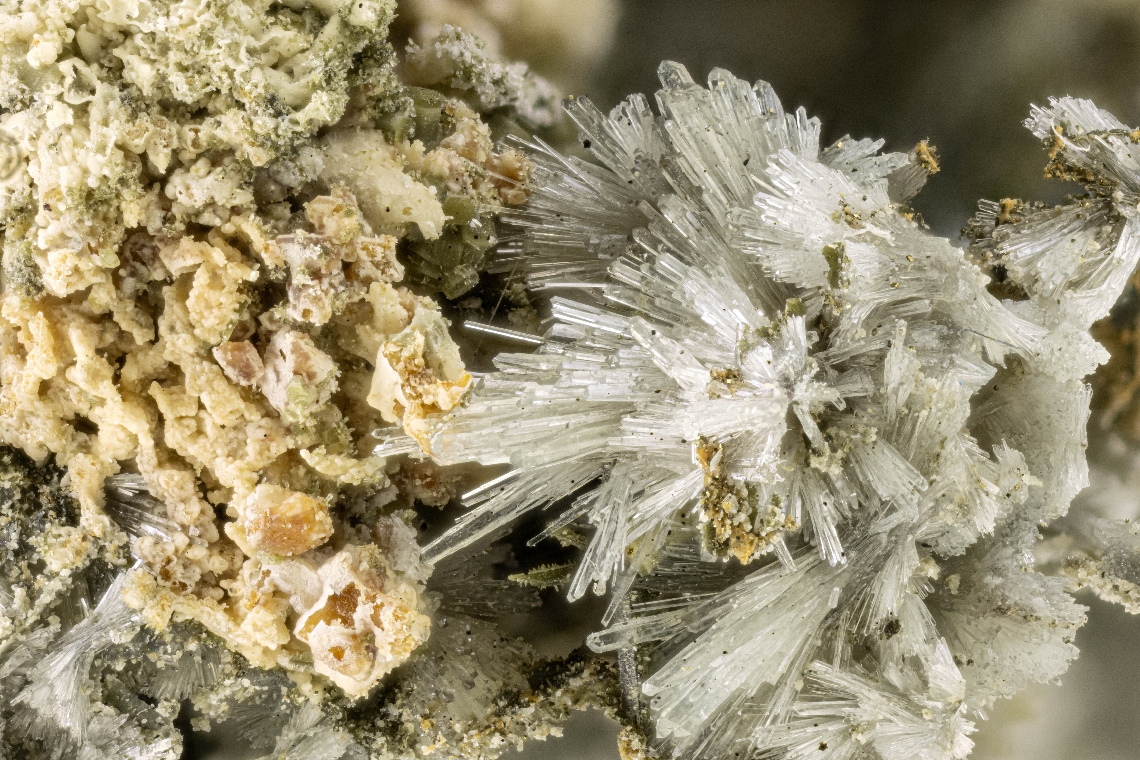 Berthierine & Ancylite-(Ce)