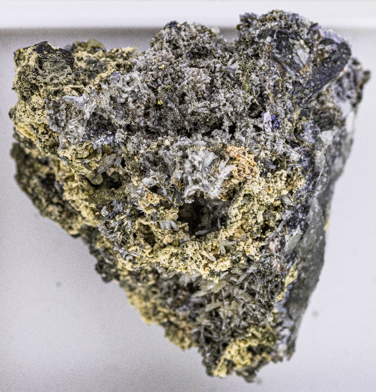 Berthierine & Ancylite-(Ce)