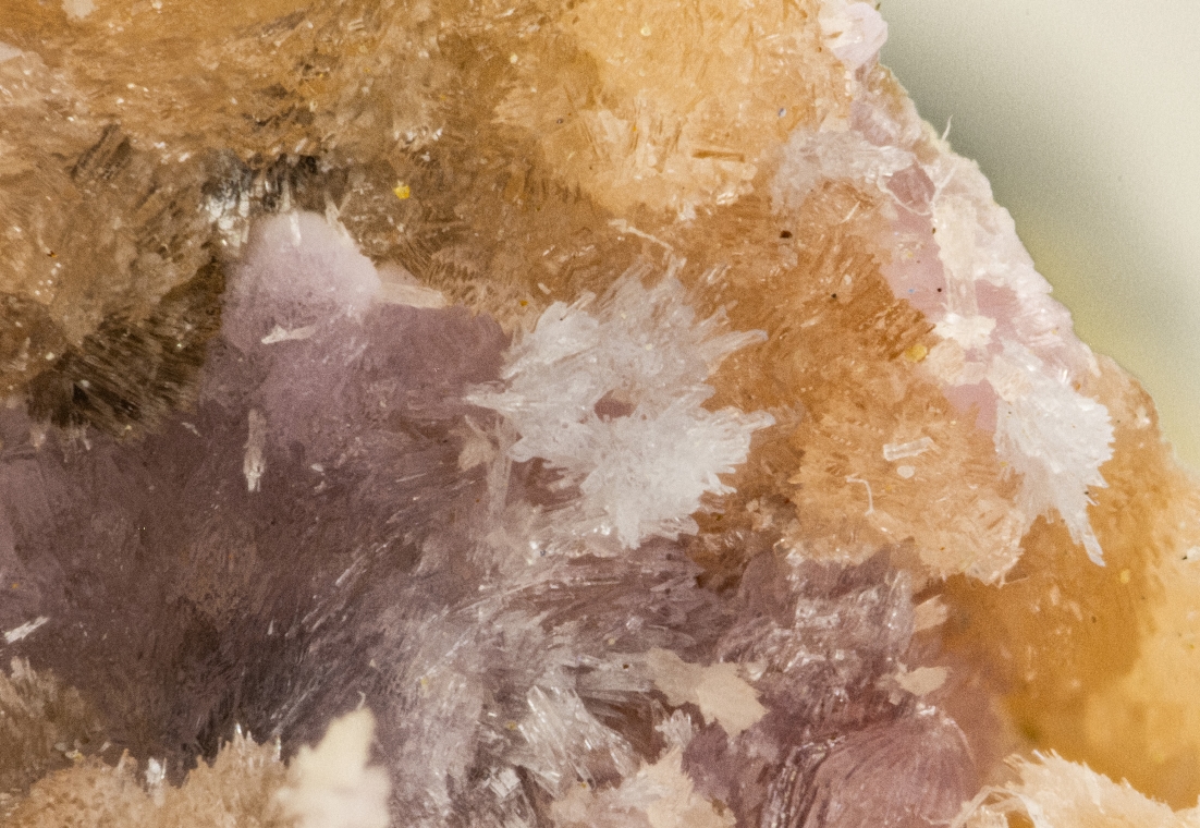 Geigerite & Villyaellenite & Krautite