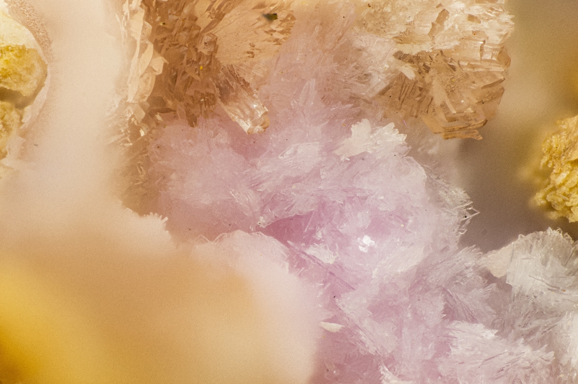 Geigerite & Villyaellenite & Krautite