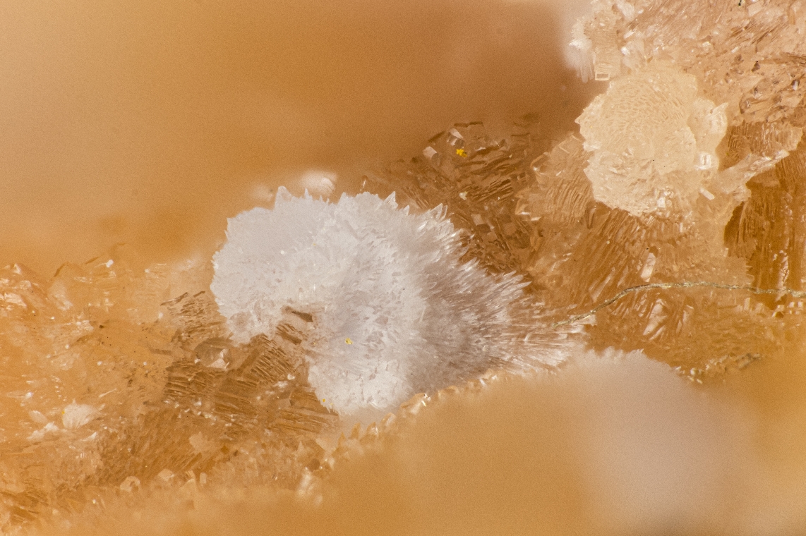 Geigerite & Villyaellenite & Krautite