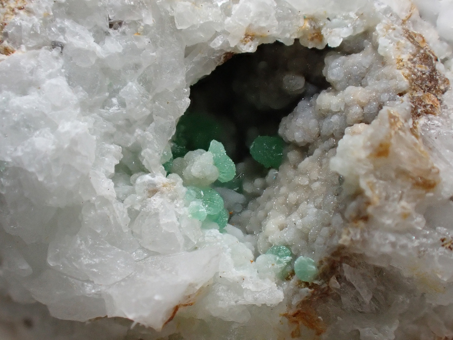 Cuprozheshengite & Veszelyite