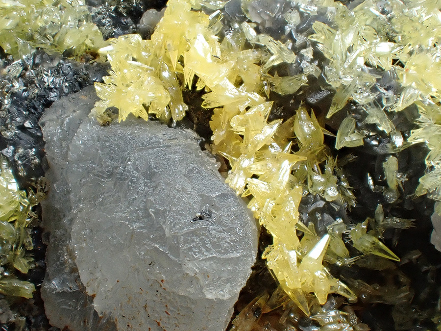 Mimetite & Cerussite