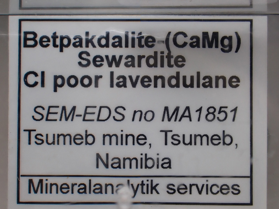 Betpakdalite-CaMg & Sewardite & Lavendulan
