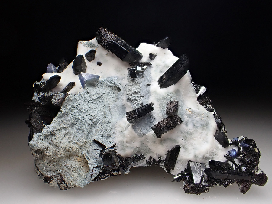 Benitoite & Neptunite