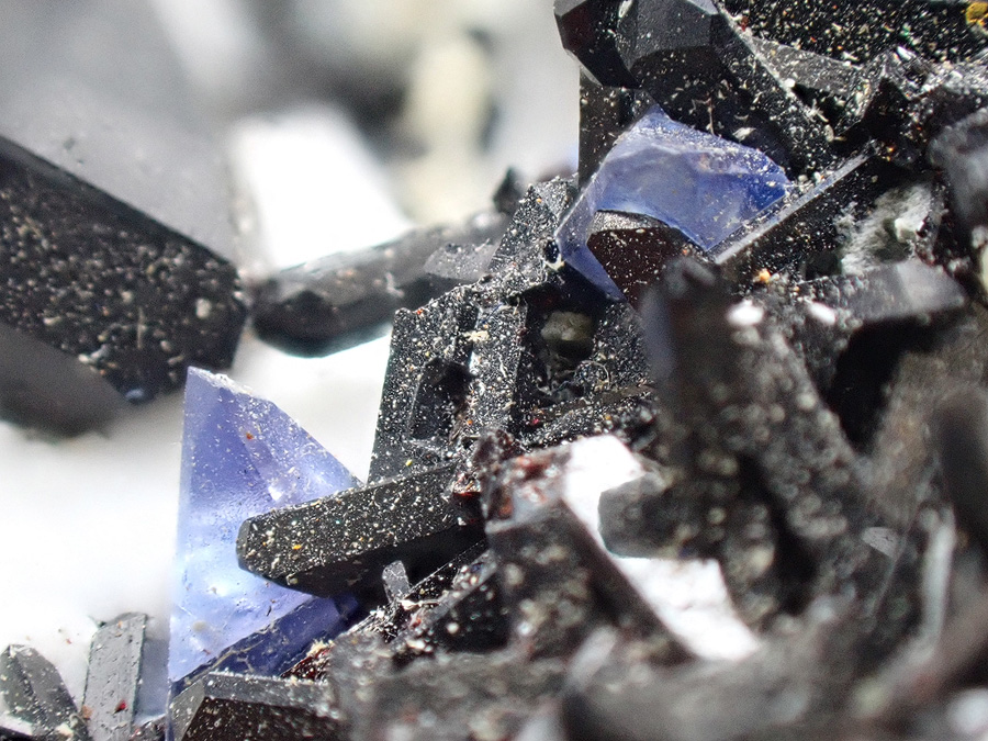 Benitoite & Neptunite