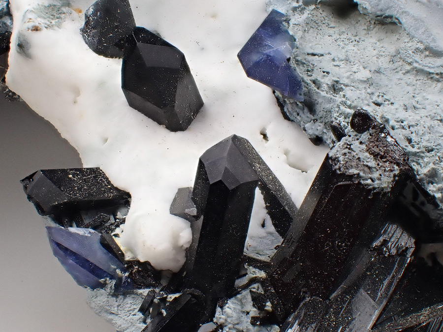 Benitoite & Neptunite