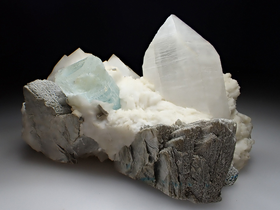 Aquamarine Quartz & Muscovite