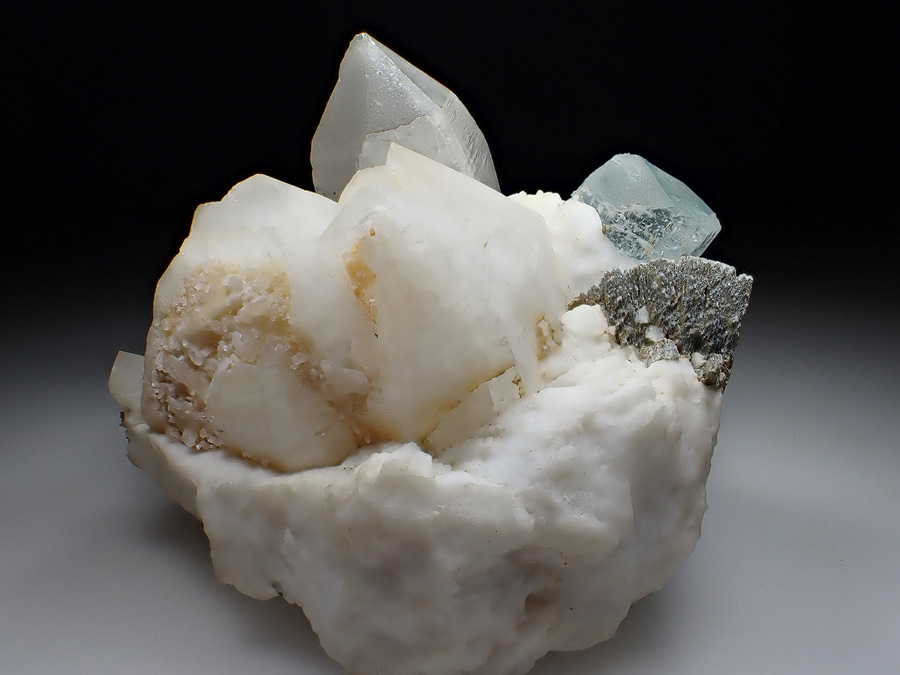 Aquamarine Quartz & Muscovite