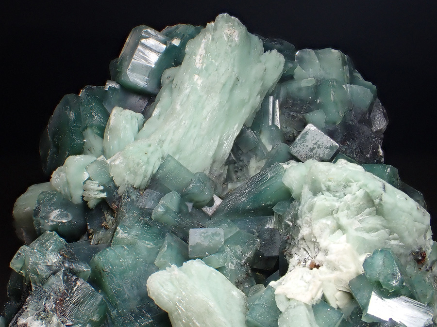 Apophyllite Stilbite & Celadonite