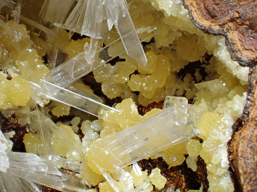 Mimetite & Hemimorphite