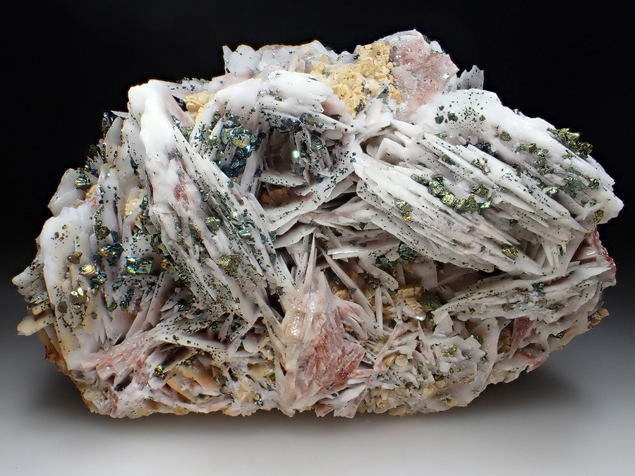 Chalcopyrite Baryte & Dolomite