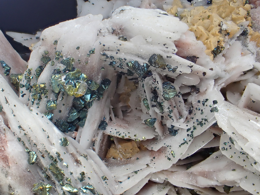 Chalcopyrite Baryte & Dolomite