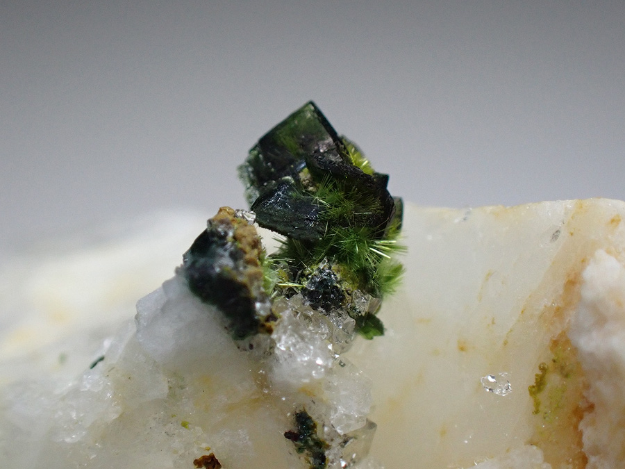 Olivenite & Agardite-(Ce)