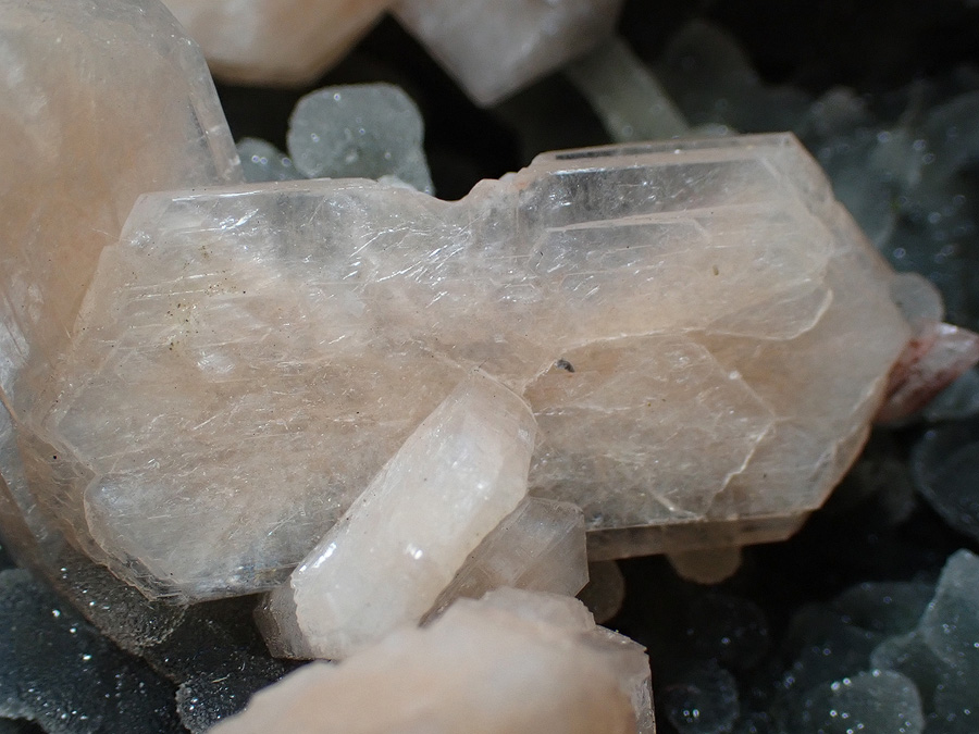 Stilbite On Chalcedony