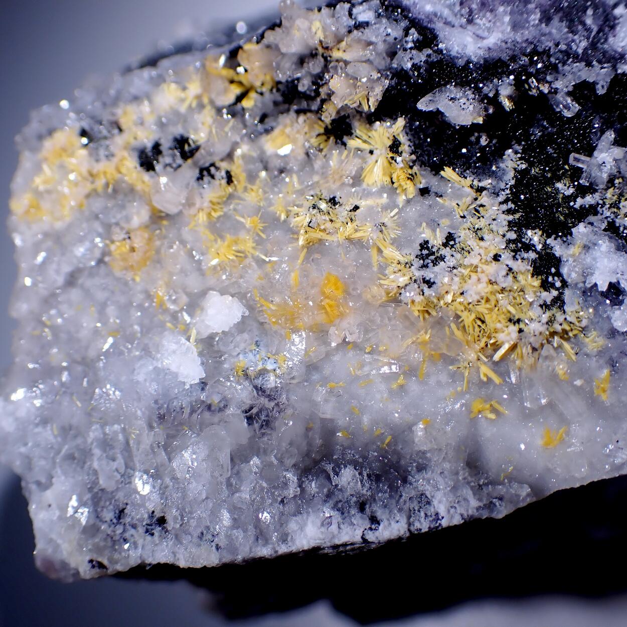 Boltwoodite & Fluorite