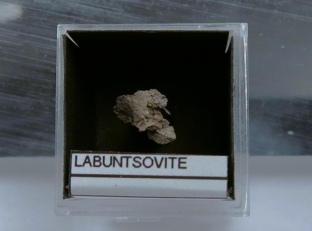 Labuntsovite